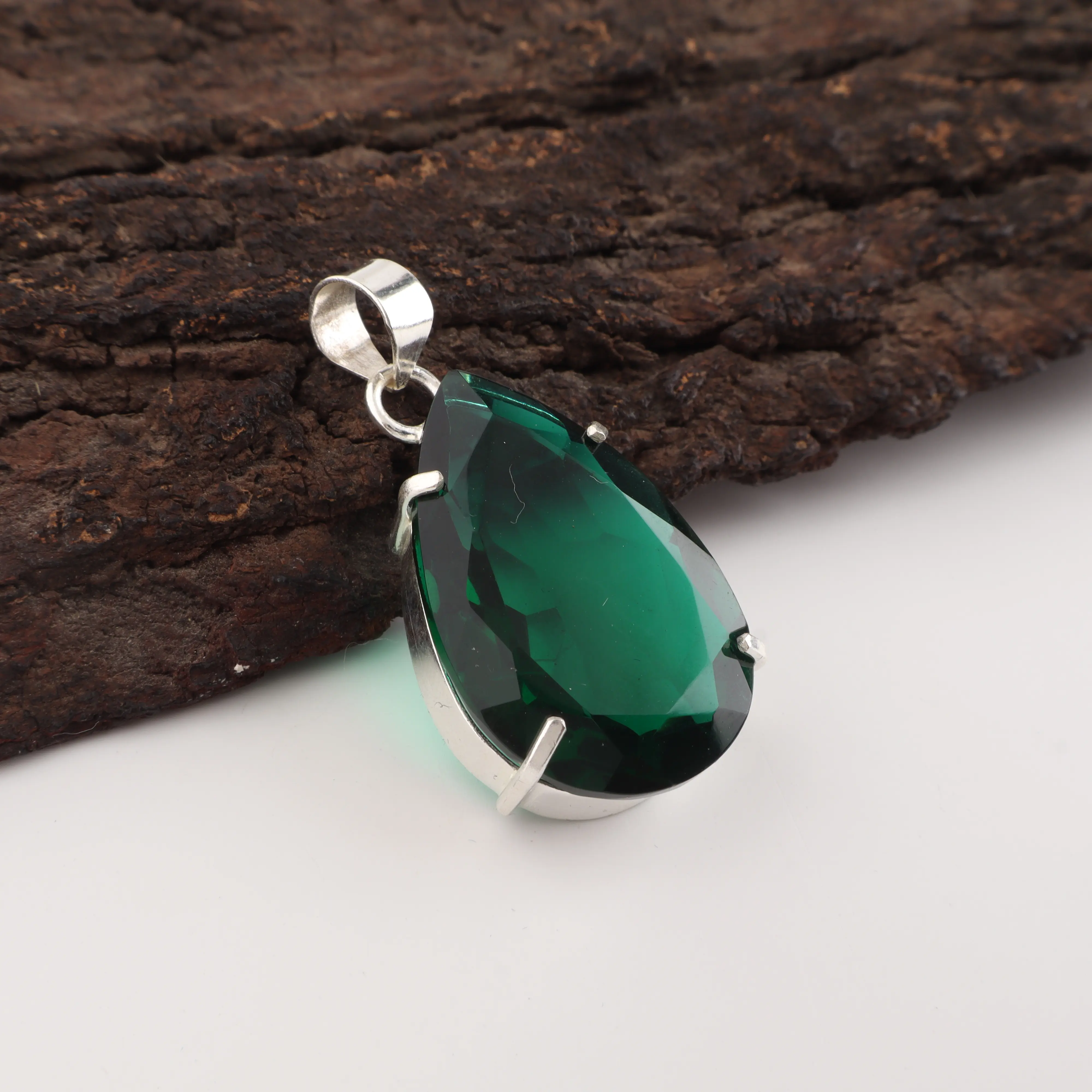 Green Emerald pendant with green gemstone in handcrafted jewelry setting