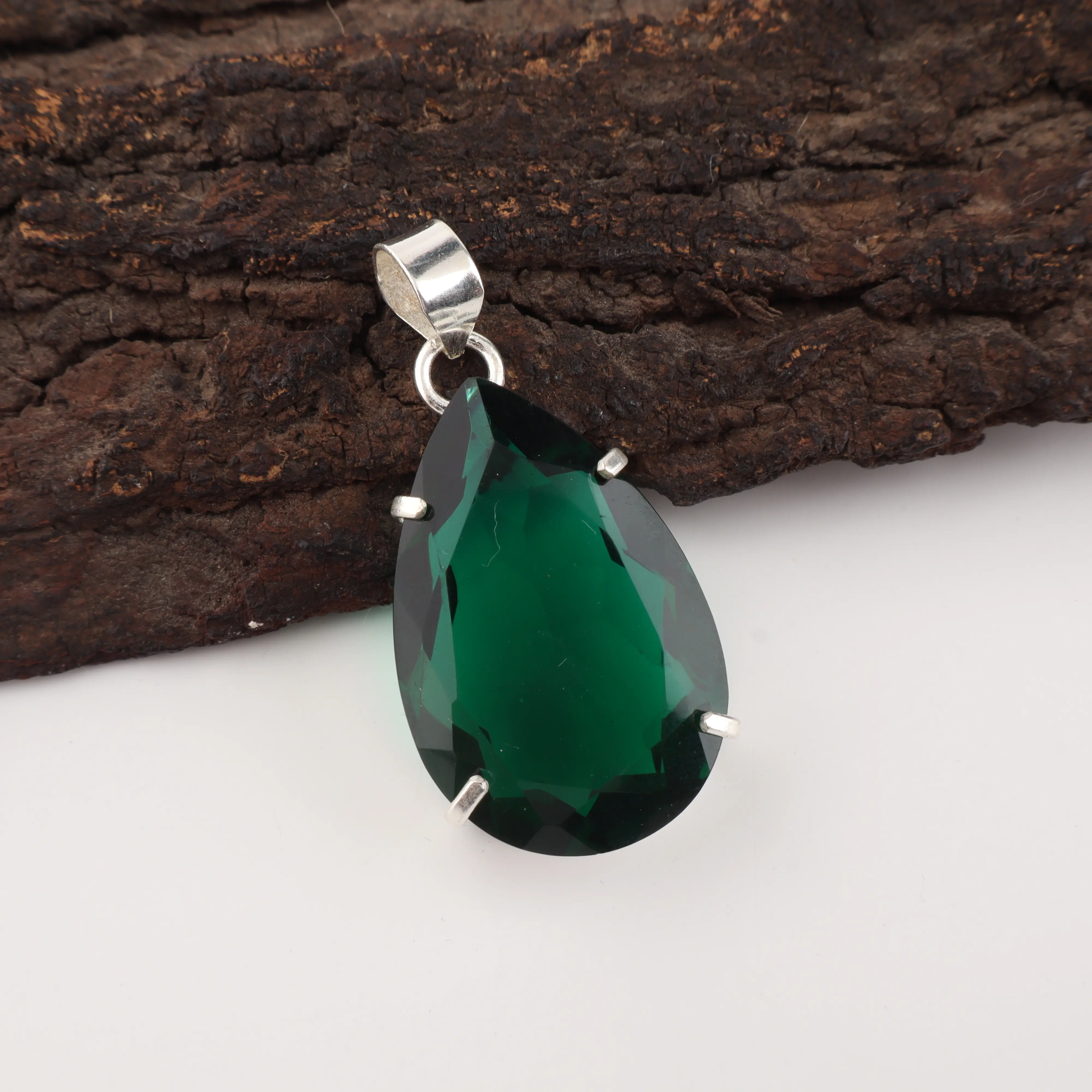Green Emerald pendant with green gemstone in handcrafted jewelry setting