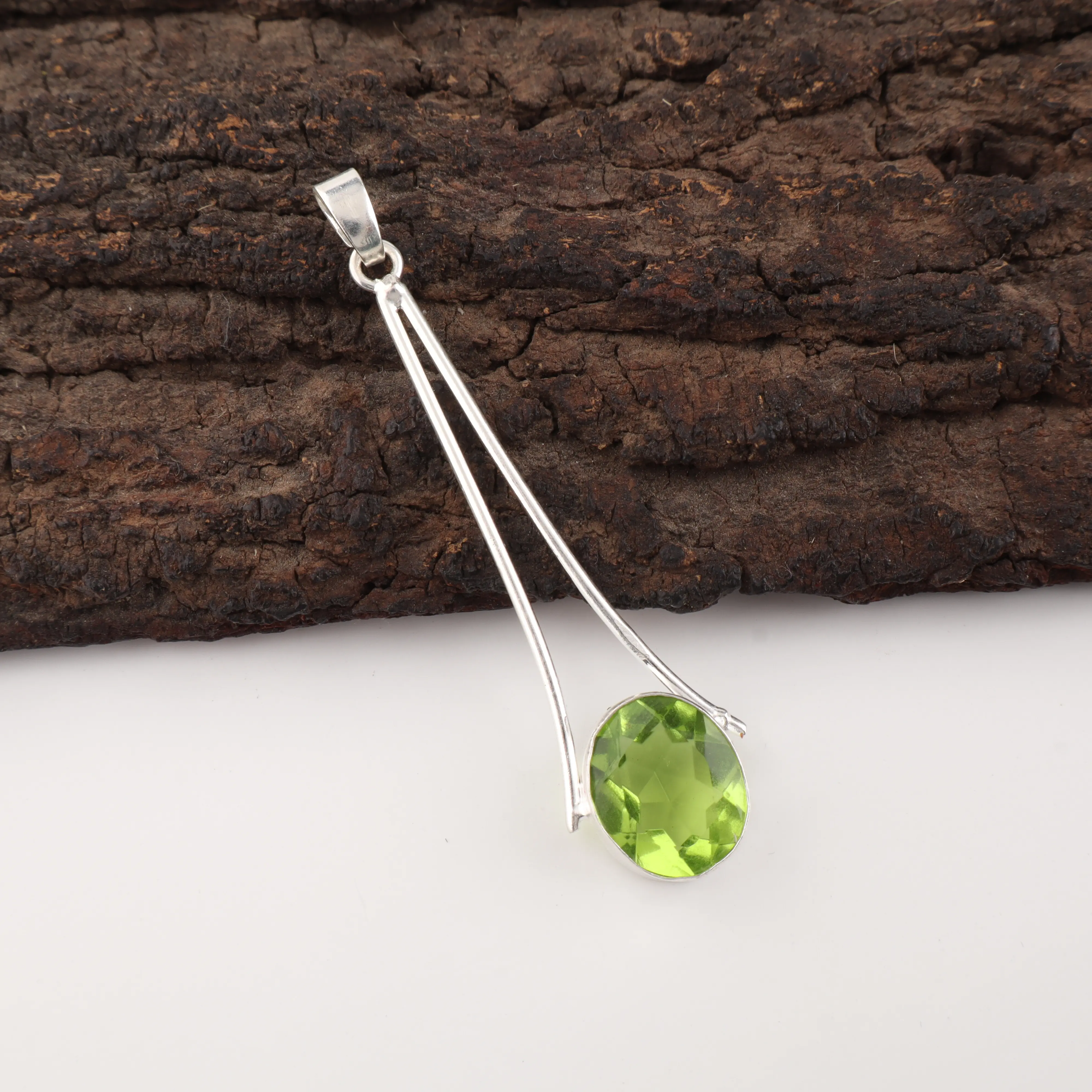 Green Peridot Pendant in 925 Sterling Silver with Faceted Gemstone